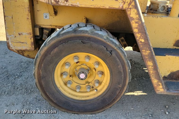 image for item JO9390 Caterpillar forklift