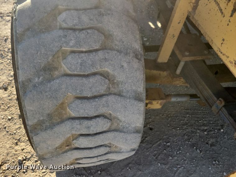 image for item JO9390 Caterpillar forklift