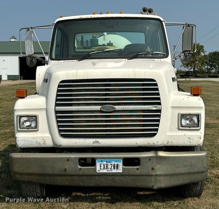 image for item LC9064 1995 Ford L9000 hydrovac truck