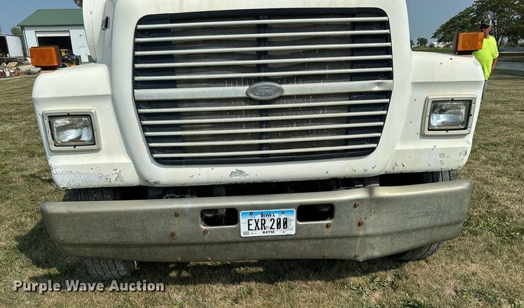 image for item LC9064 1995 Ford L9000 hydrovac truck