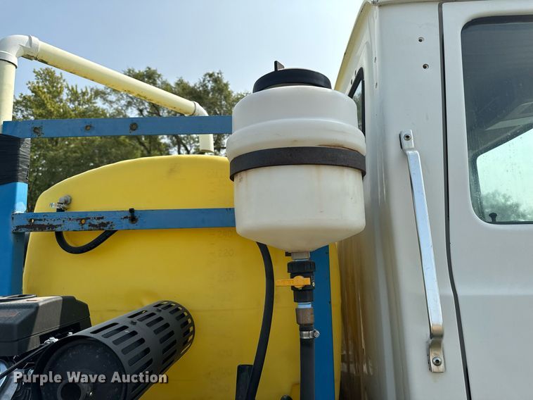 image for item LC9064 1995 Ford L9000 hydrovac truck