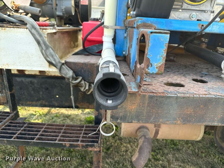 image for item LC9064 1995 Ford L9000 hydrovac truck