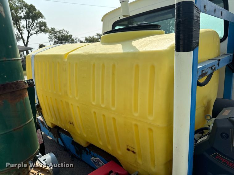 image for item LC9064 1995 Ford L9000 hydrovac truck