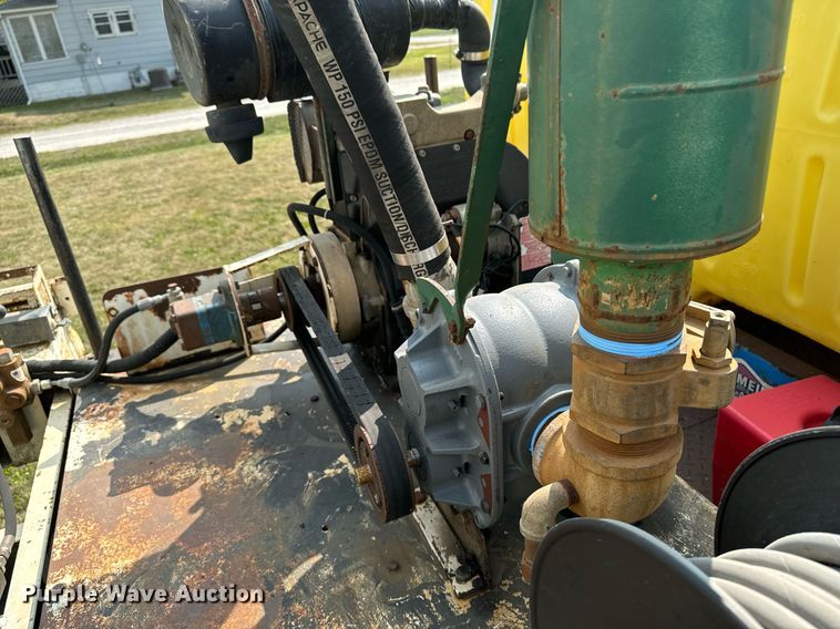 image for item LC9064 1995 Ford L9000 hydrovac truck