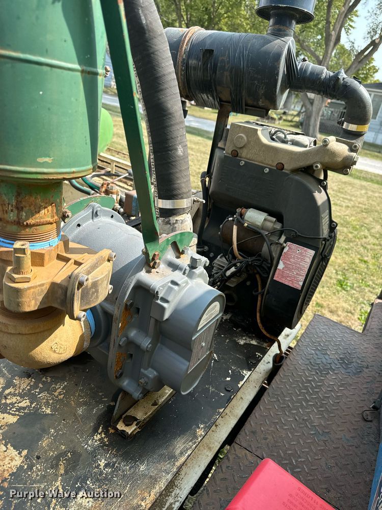 image for item LC9064 1995 Ford L9000 hydrovac truck