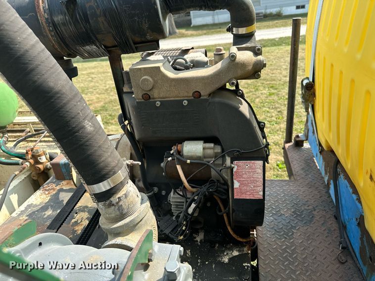 image for item LC9064 1995 Ford L9000 hydrovac truck