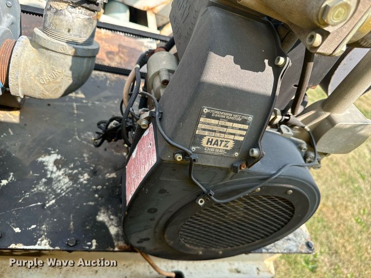 image for item LC9064 1995 Ford L9000 hydrovac truck