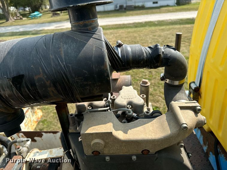 image for item LC9064 1995 Ford L9000 hydrovac truck