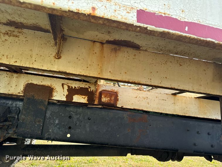 image for item LC9064 1995 Ford L9000 hydrovac truck