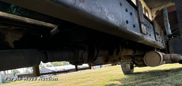 image for item LC9064 1995 Ford L9000 hydrovac truck