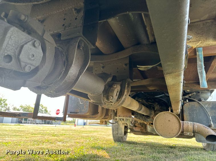 image for item LC9064 1995 Ford L9000 hydrovac truck