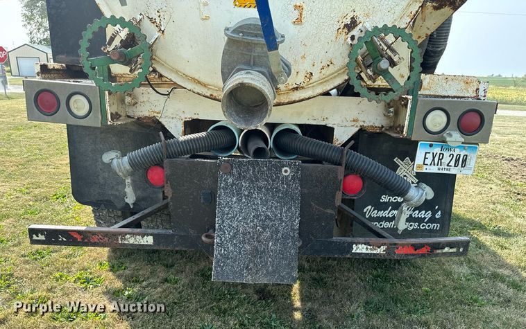 image for item LC9064 1995 Ford L9000 hydrovac truck