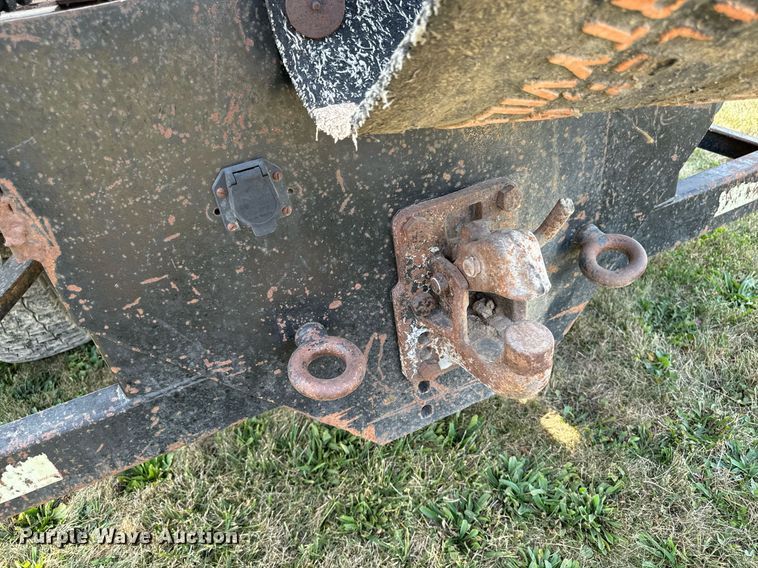 image for item LC9064 1995 Ford L9000 hydrovac truck