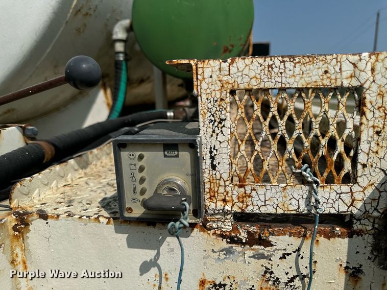 image for item LC9064 1995 Ford L9000 hydrovac truck