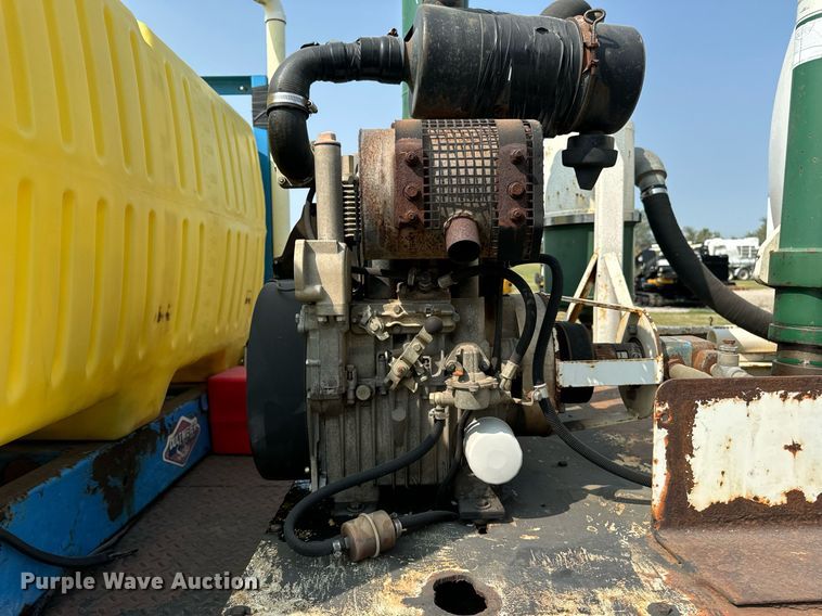 image for item LC9064 1995 Ford L9000 hydrovac truck