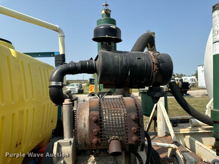 image for item LC9064 1995 Ford L9000 hydrovac truck