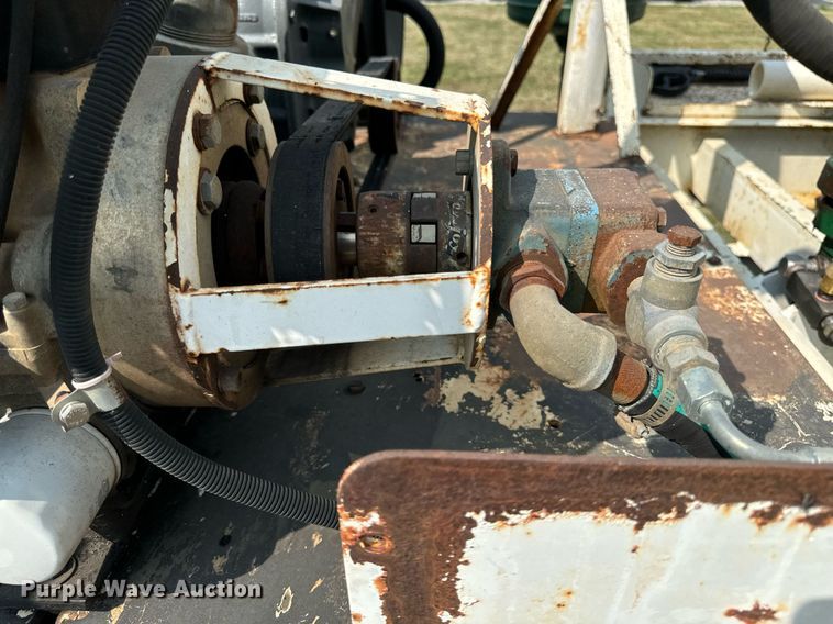 image for item LC9064 1995 Ford L9000 hydrovac truck