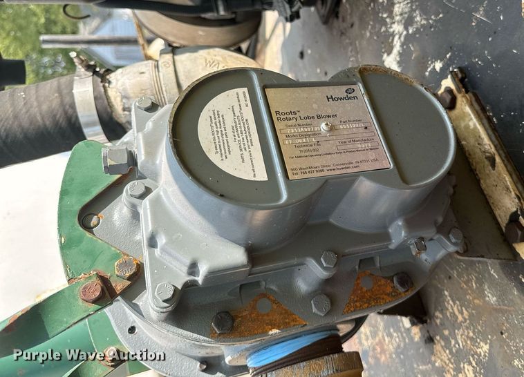 image for item LC9064 1995 Ford L9000 hydrovac truck