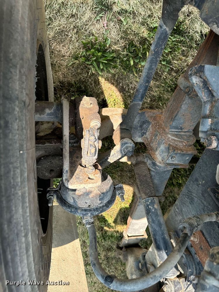 image for item LC9064 1995 Ford L9000 hydrovac truck