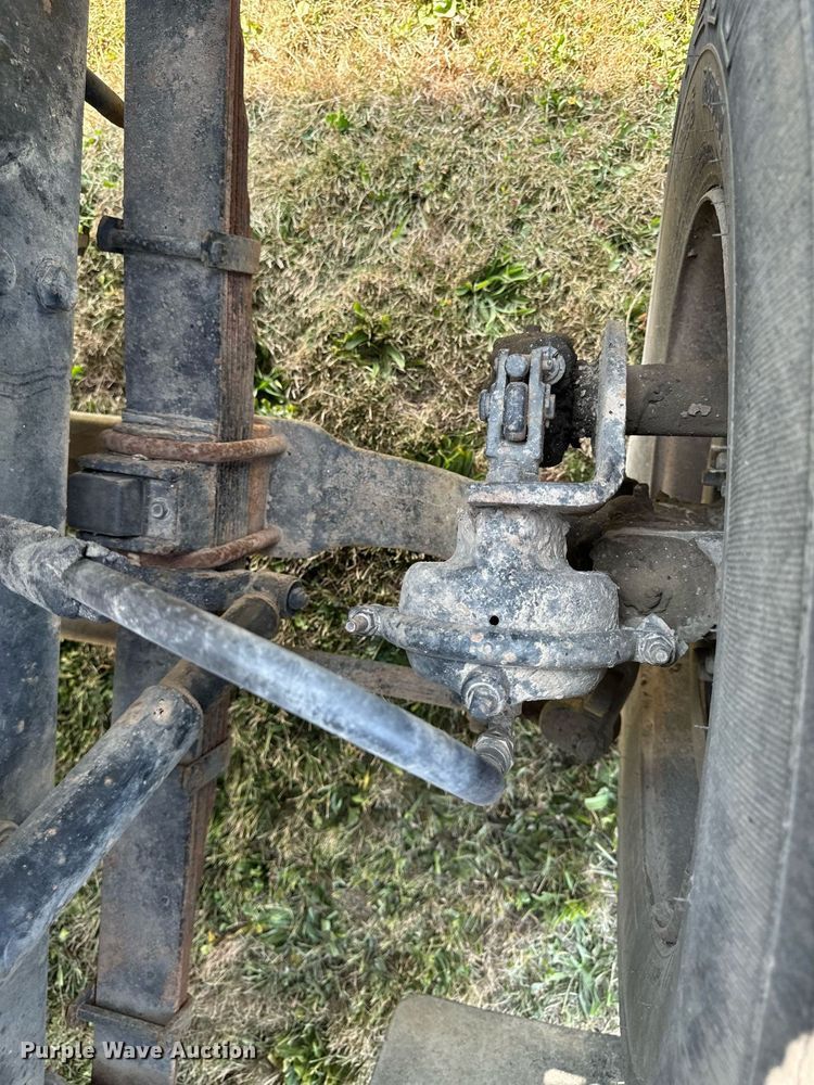 image for item LC9064 1995 Ford L9000 hydrovac truck