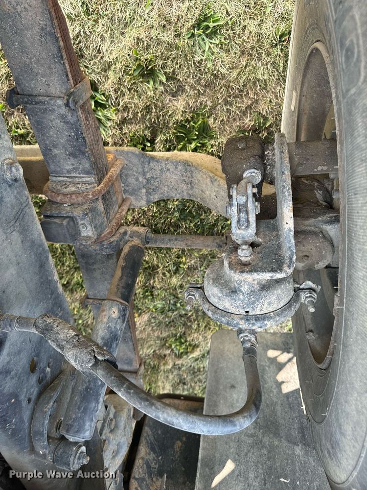 image for item LC9064 1995 Ford L9000 hydrovac truck