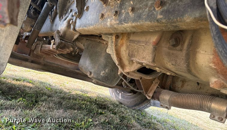 image for item LC9064 1995 Ford L9000 hydrovac truck