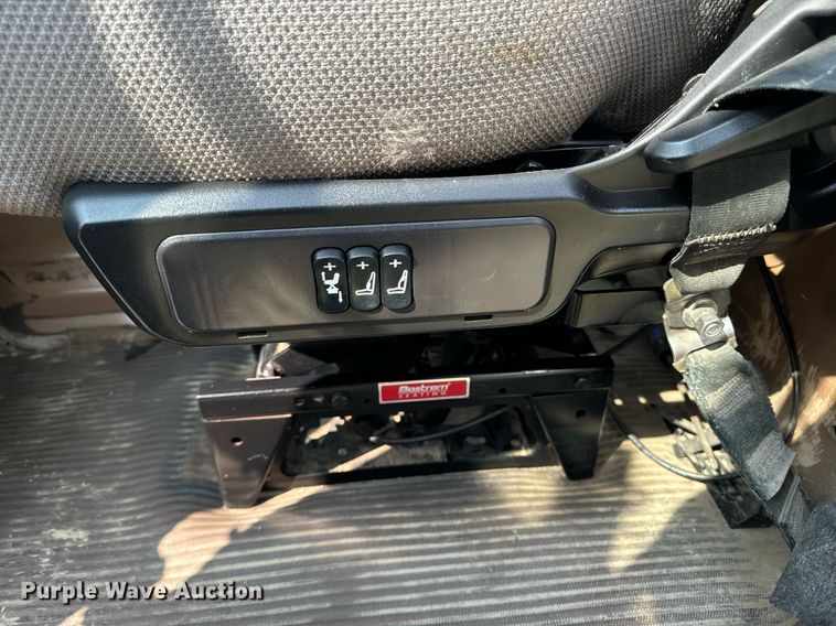 image for item LC9064 1995 Ford L9000 hydrovac truck