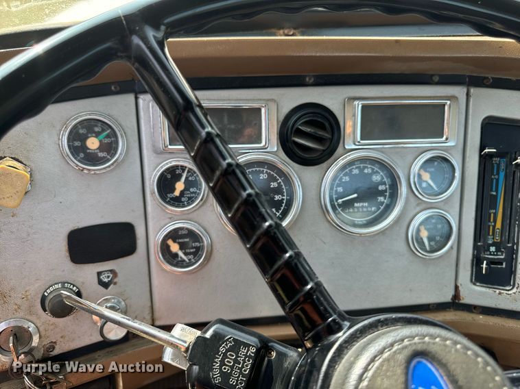 image for item LC9064 1995 Ford L9000 hydrovac truck