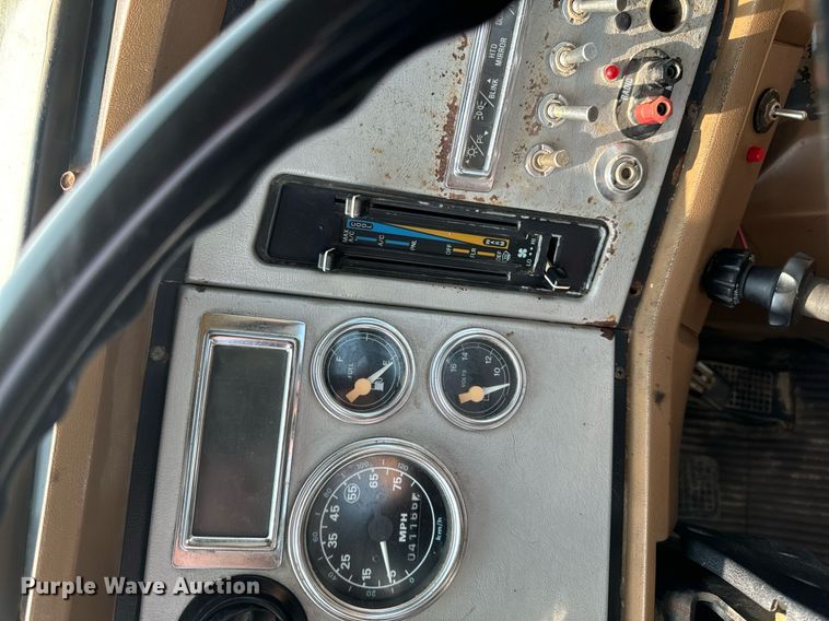 image for item LC9064 1995 Ford L9000 hydrovac truck