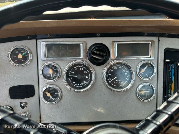 image for item LC9064 1995 Ford L9000 hydrovac truck