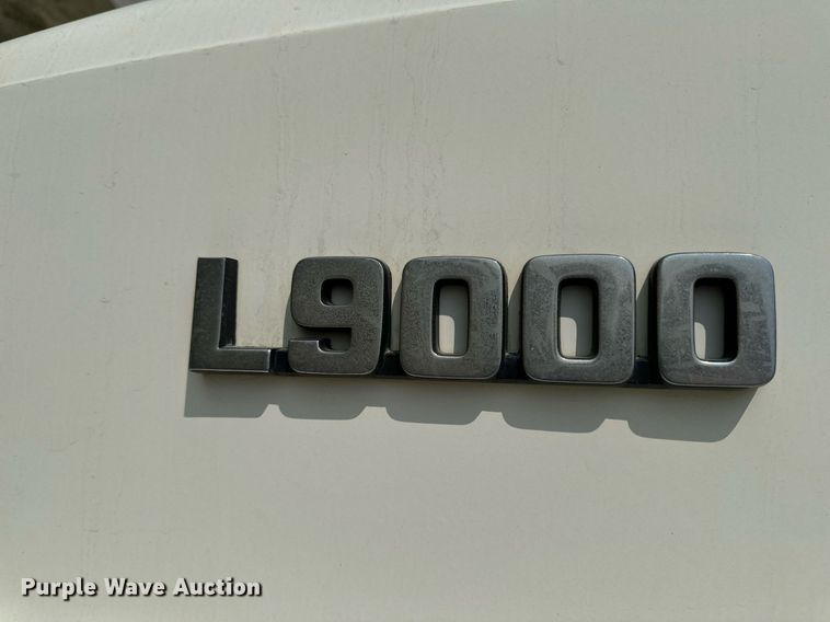 image for item LC9064 1995 Ford L9000 hydrovac truck