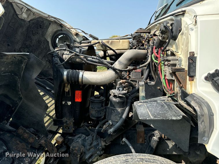 image for item LC9064 1995 Ford L9000 hydrovac truck