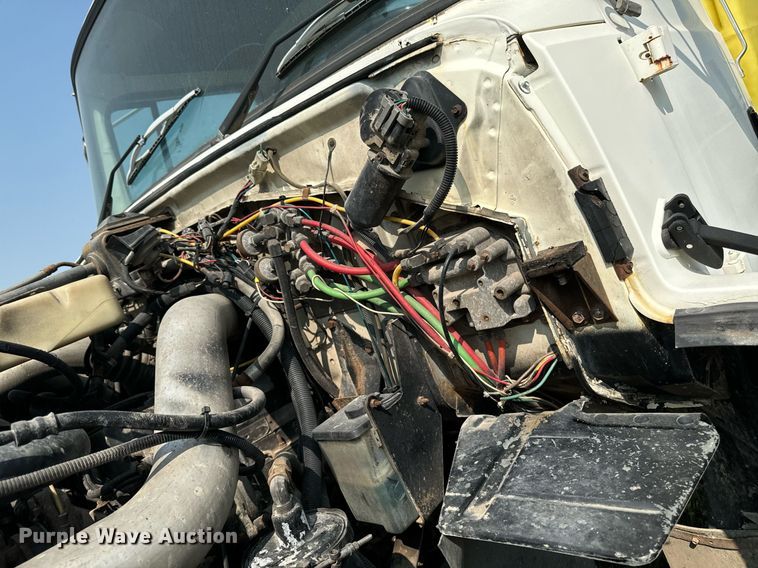 image for item LC9064 1995 Ford L9000 hydrovac truck