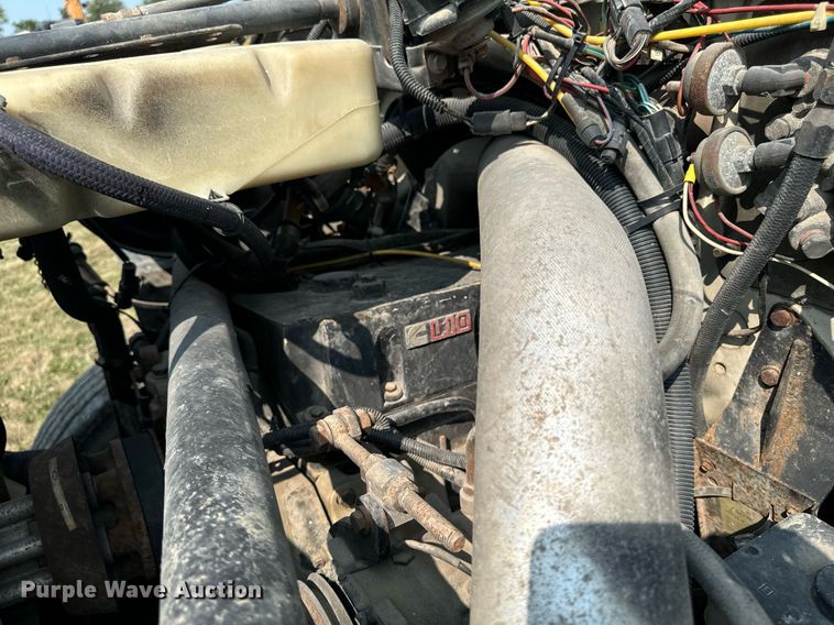 image for item LC9064 1995 Ford L9000 hydrovac truck