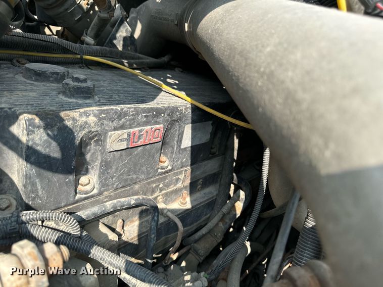 image for item LC9064 1995 Ford L9000 hydrovac truck