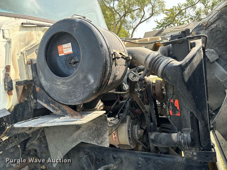 image for item LC9064 1995 Ford L9000 hydrovac truck