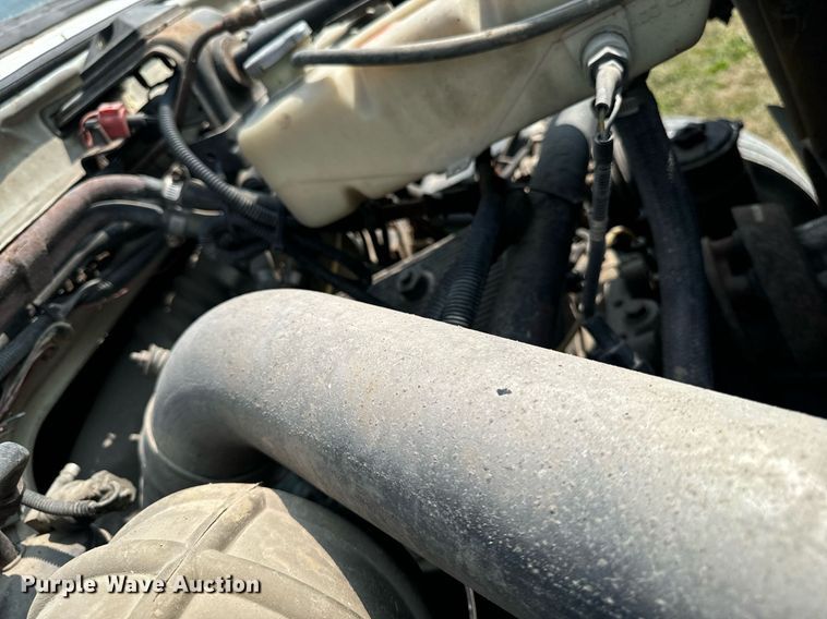 image for item LC9064 1995 Ford L9000 hydrovac truck