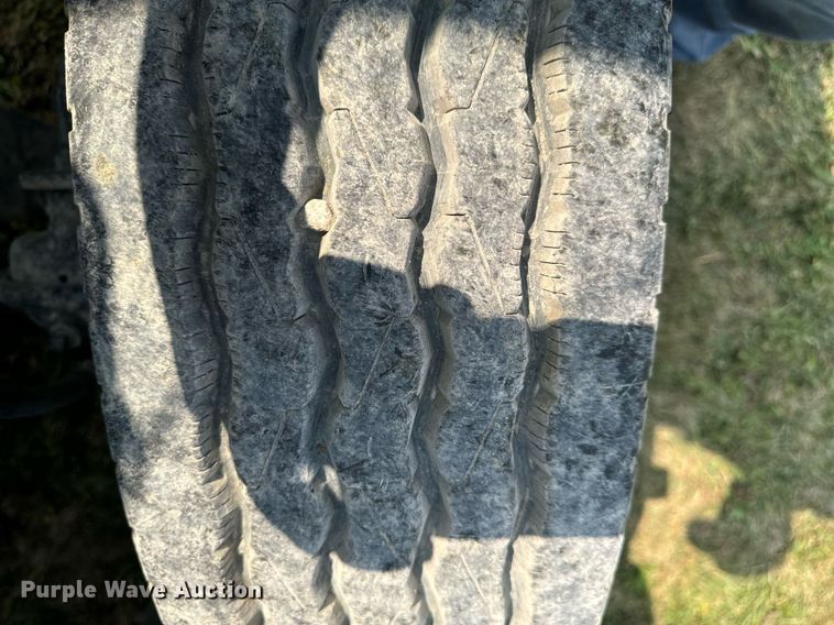 image for item LC9064 1995 Ford L9000 hydrovac truck