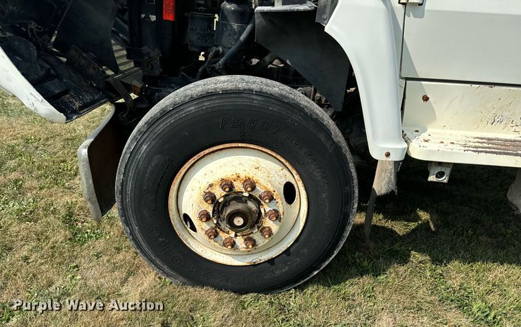 image for item LC9064 1995 Ford L9000 hydrovac truck