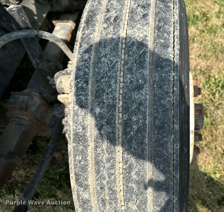 image for item LC9064 1995 Ford L9000 hydrovac truck