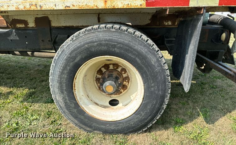 image for item LC9064 1995 Ford L9000 hydrovac truck
