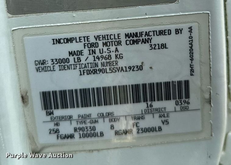 image for item LC9064 1995 Ford L9000 hydrovac truck