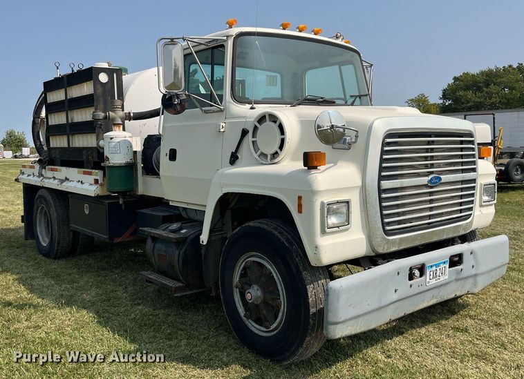 image for item LC9066 1997 Ford LN8000 hydrovac truck