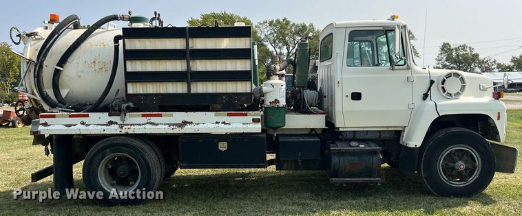 image for item LC9066 1997 Ford LN8000 hydrovac truck