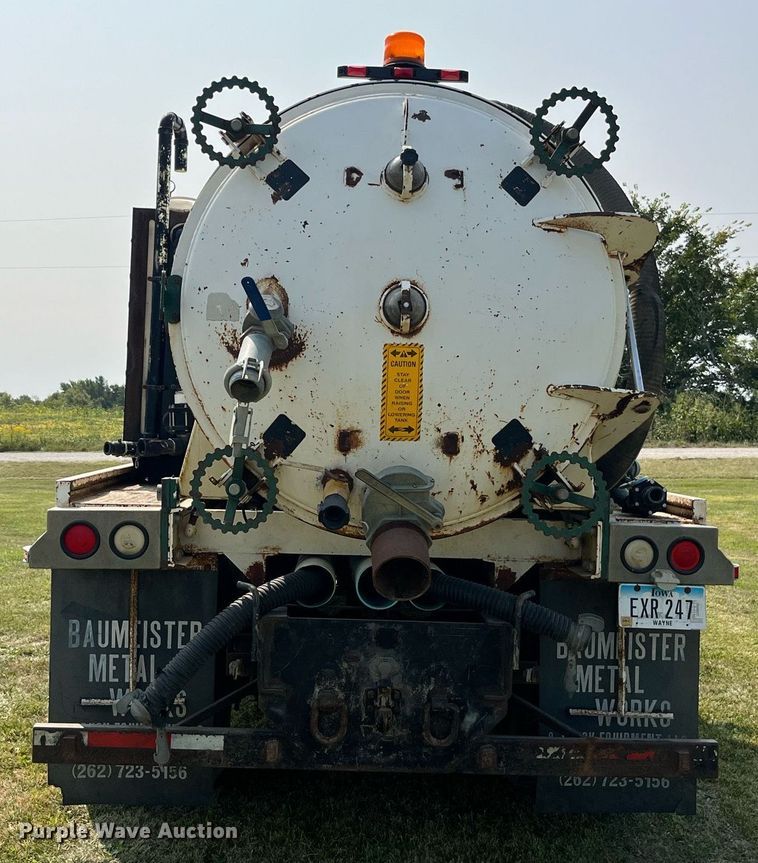 image for item LC9066 1997 Ford LN8000 hydrovac truck