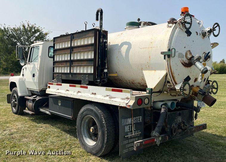 image for item LC9066 1997 Ford LN8000 hydrovac truck