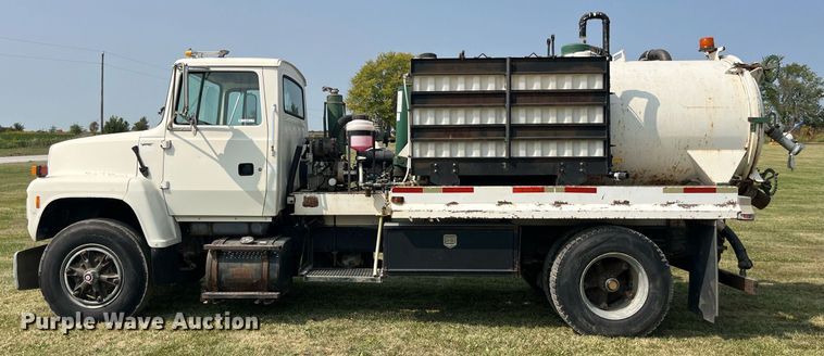 image for item LC9066 1997 Ford LN8000 hydrovac truck