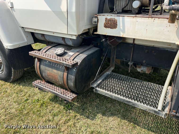 image for item LC9066 1997 Ford LN8000 hydrovac truck