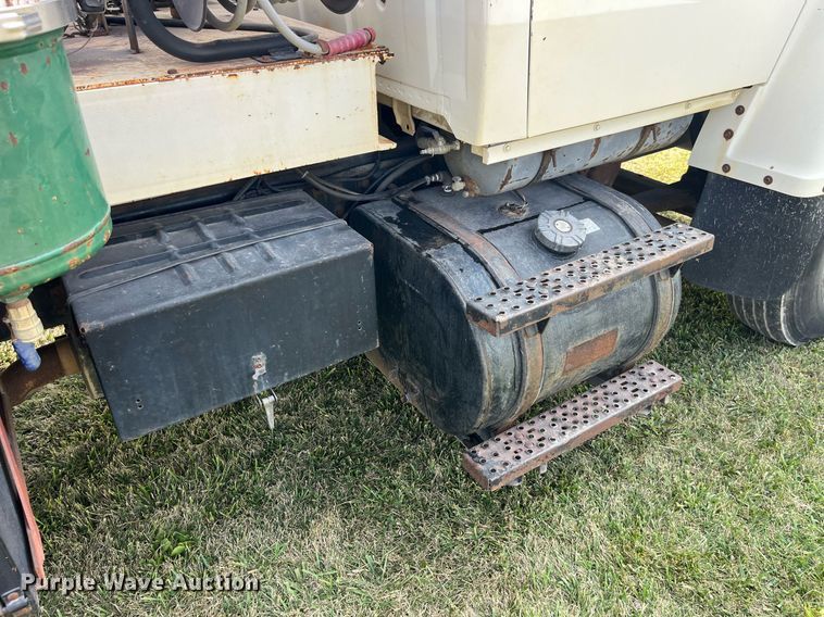 image for item LC9066 1997 Ford LN8000 hydrovac truck