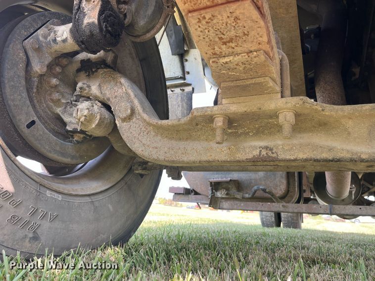 image for item LC9066 1997 Ford LN8000 hydrovac truck